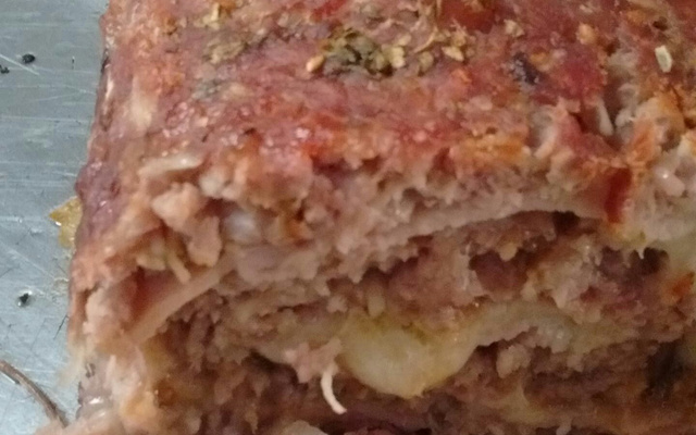 Carne moída recheada, assada no forno