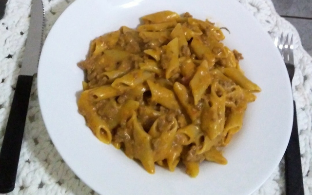 Macarrão na pressão com carne moída