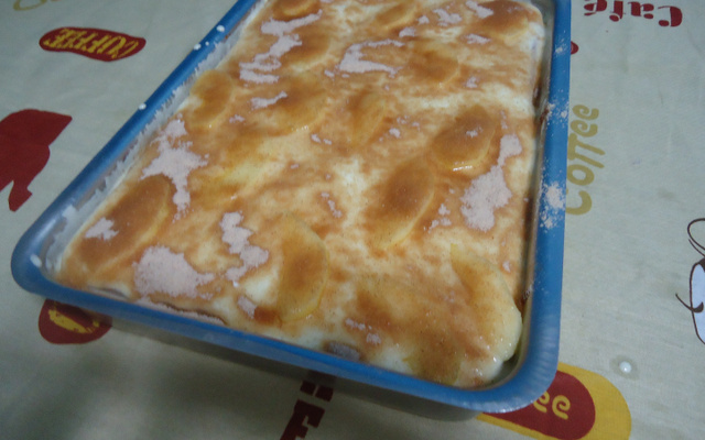 Bolo de maçã e canela com cobertura