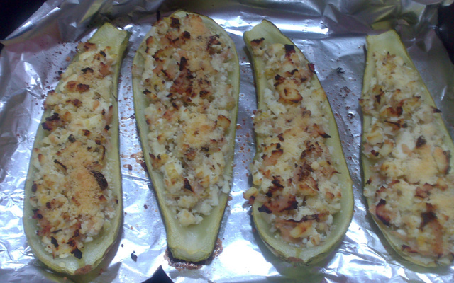 Abobrinha recheada com ricota