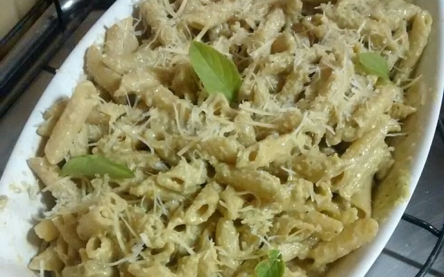 Penne ao molho pesto