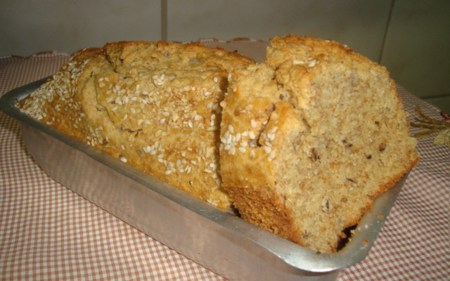 Pão fofinho de farinha integral de liquidificador