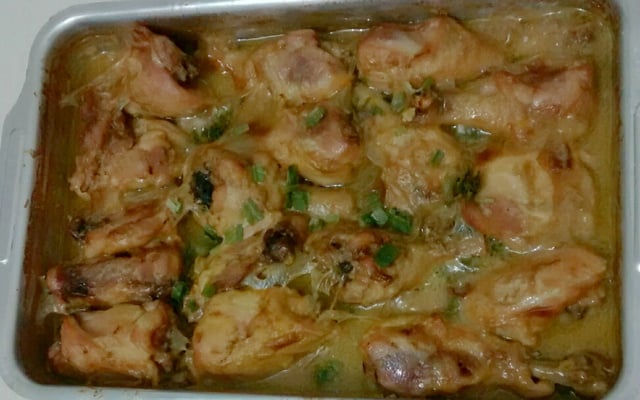 Frango assado com creme de cebola e maionese