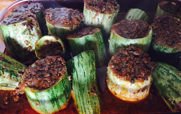 Abobrinha recheada com carne moída