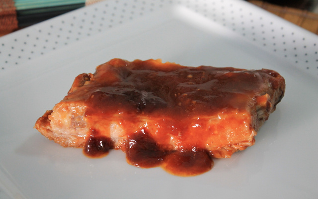 Costelinha suína deliciosa ao molho barbacue
