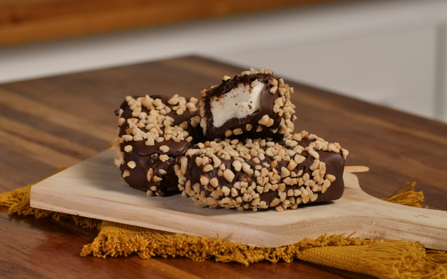 Picolé banhado no chocolate