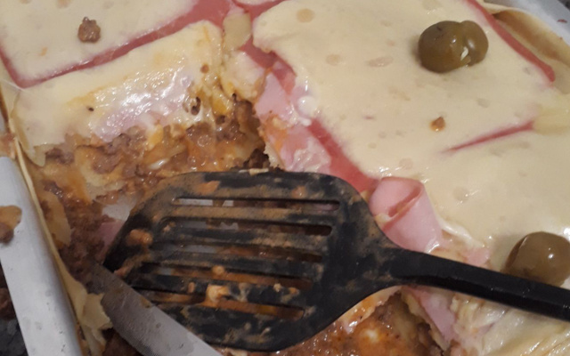 Lasanha bolonhesa da Thailania e do Junior