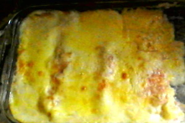 Lasanha de queijo e presunto ao molho branco