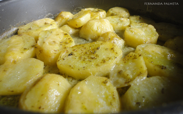 Batata de forno com leite de coco