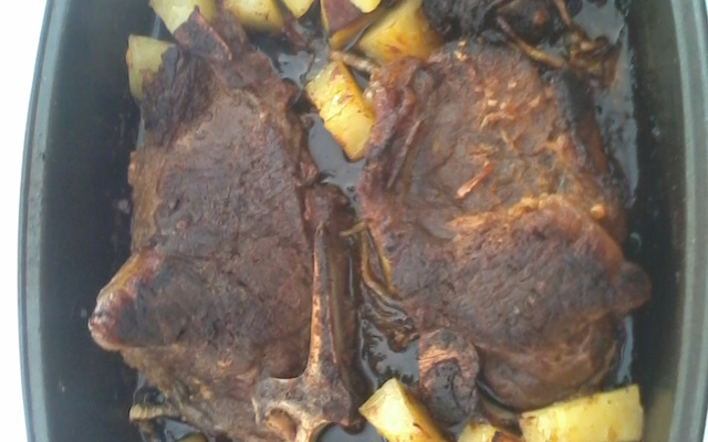 Bisteca bovina crocante com batatinhas