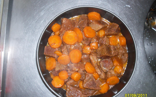 Carne assada com molho de cerveja preta