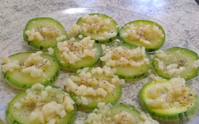 Abobrinha ao alho e óleo