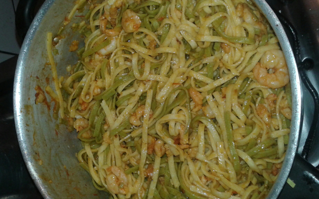 Espaguete com camarão