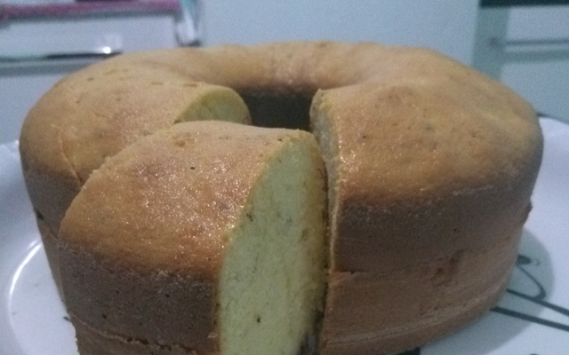 Bolo de fubá com erva - doce