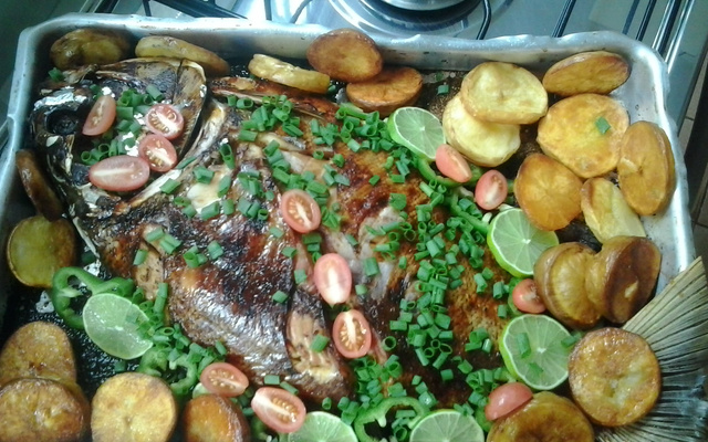 Caranha com batata assada