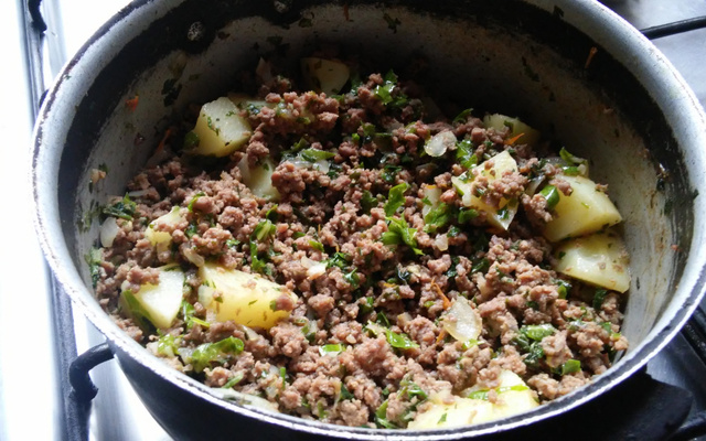 Carne moída simples com salsicha