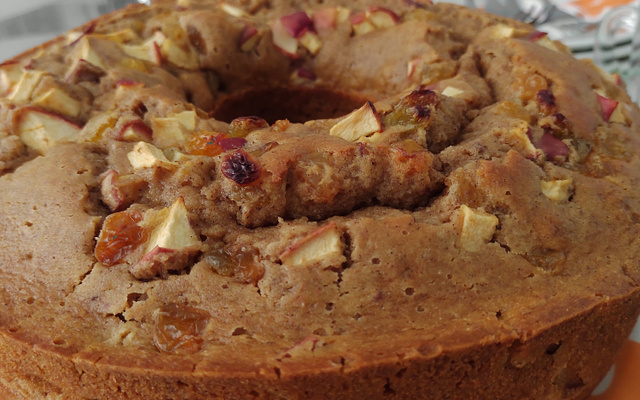 Bolo SEM GLÚTEN de Maçã com Passas e Canela