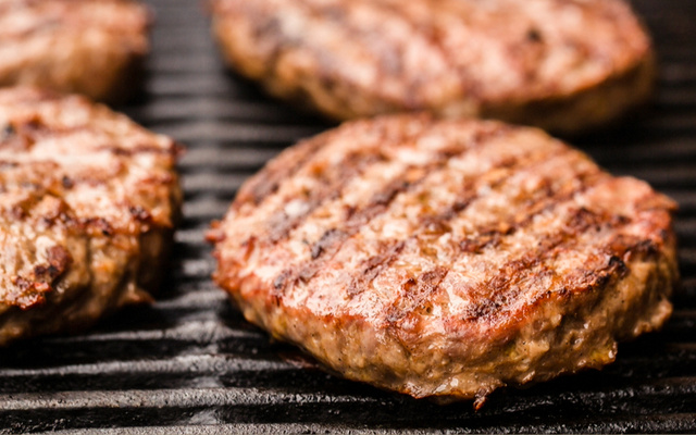 Hambúrguer caseiro simples