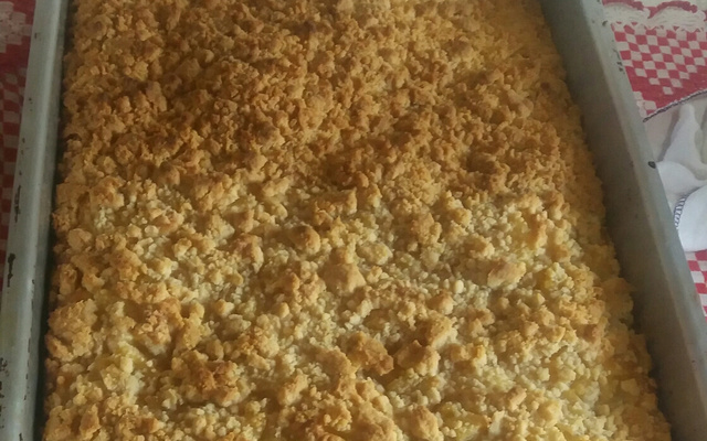 Cuca de manteiga com abacaxi