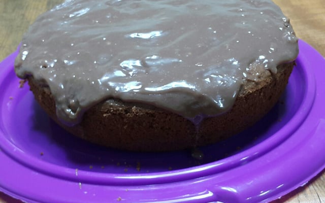 Bolo de chocolate na panela de pressão elétrica