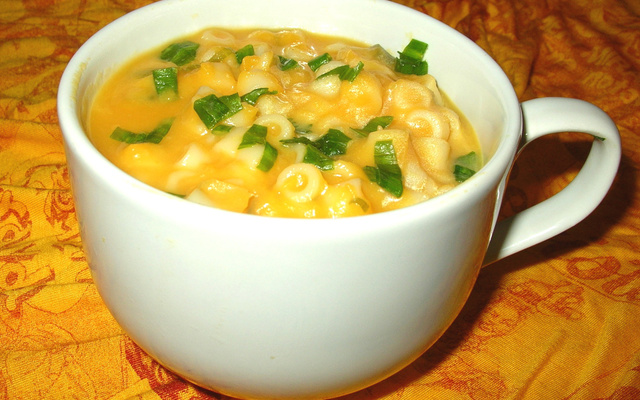 Caldo de abóbora com massinha