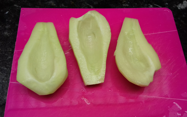 Chuchu recheado com linguiça