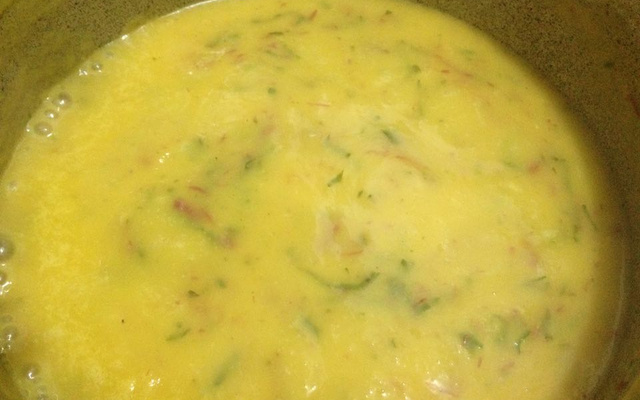 Sopa de batata baroa com carne seca e couve