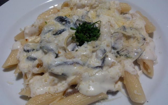 Penne ao molho branco com shiitake