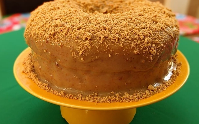 Bolo de paçoca com iogurte