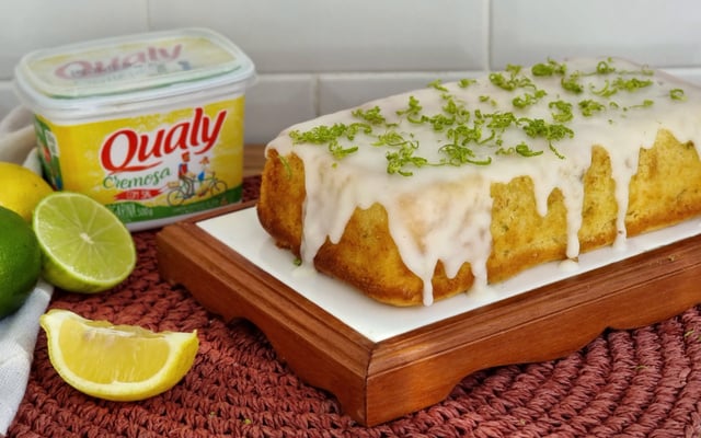 Bolo úmido de limão com iogurte 