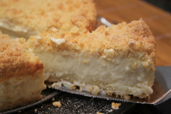 Torta cremosa com farofa crocante