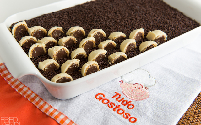 Pavê de creme de avelã e bombom