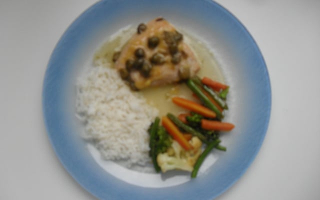 Salmão ao molho de laranja com alcaparras a lá Gustav Demunet