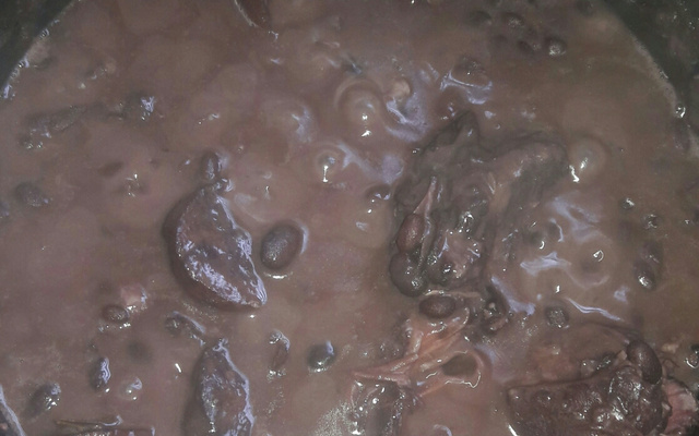 Feijoada na panela de pressão elétrica (rápida)