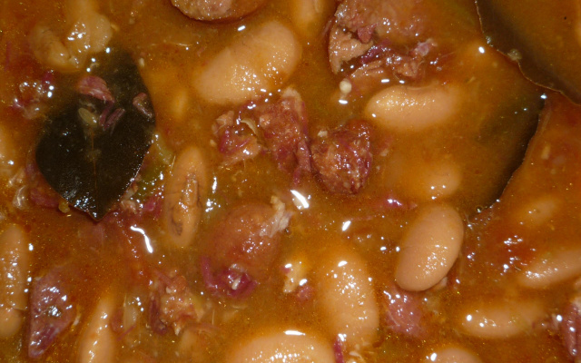 Feijão branco com carne seca (charque)