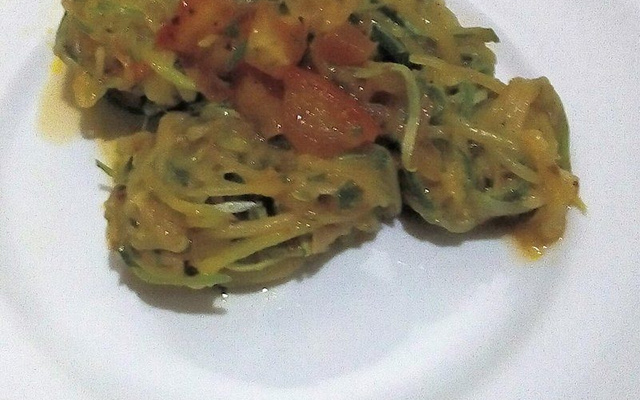 Espaguete de abobrinha com curry