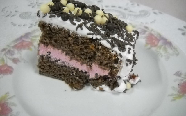 Bolo de chocolate com mousse de danoninho