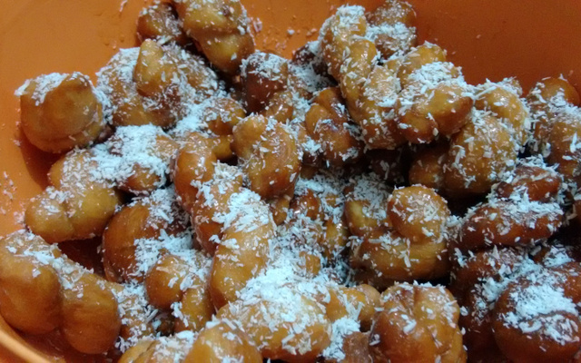 Rosca caseira frita com calda