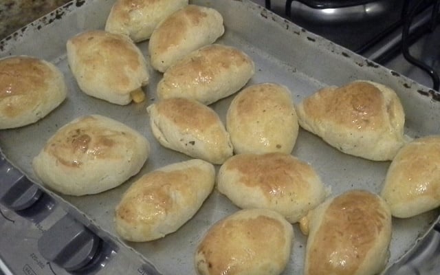 Pão recheado com presunto e queijo