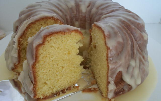 Bolo de laranja com cobertura