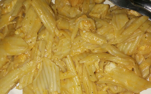 Penne com frango