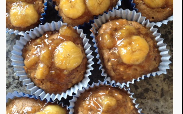 Bolo integral de banana e uva passa