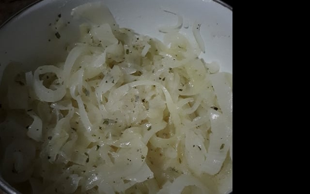 Salada de cebola sem acidez e gosto de cebola