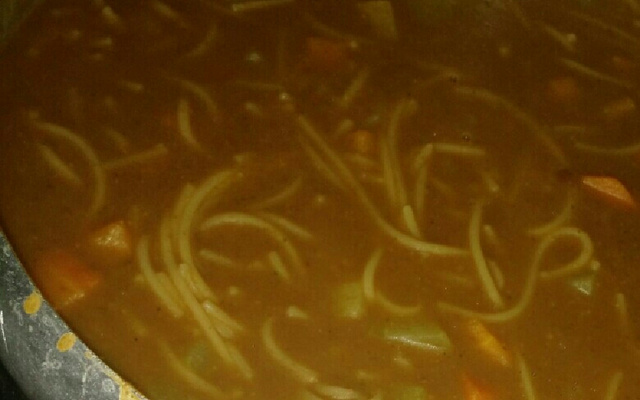 Sopa de feijão com macarrão