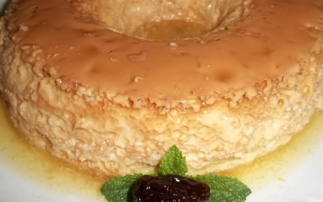 Pudim de leite com coco