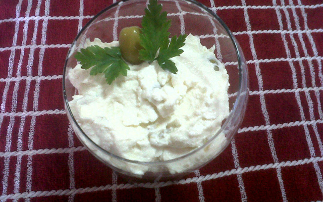 Pasta de Ricota com cebola e azeitona