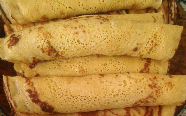 Panqueca de arroz com recheio de carne moída