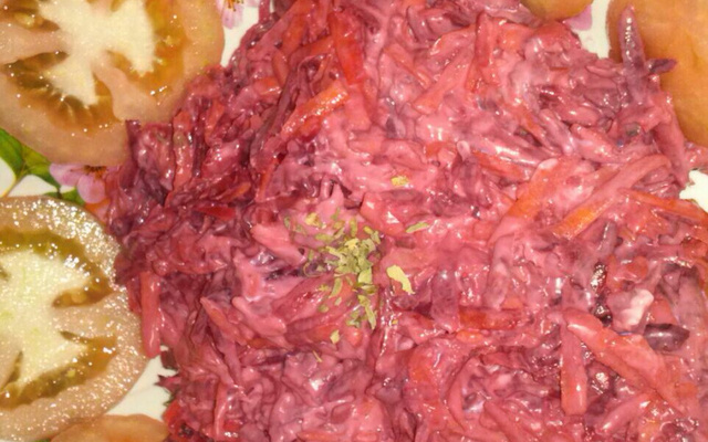 Salada de beterraba e cenoura com maionese