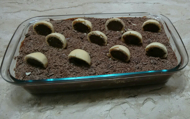 Pavê de creme de avelã e bombom