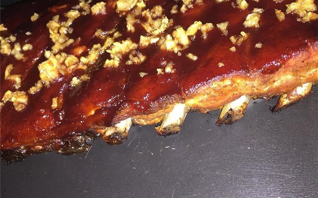 Costelinha de porco ao barbecue fácil